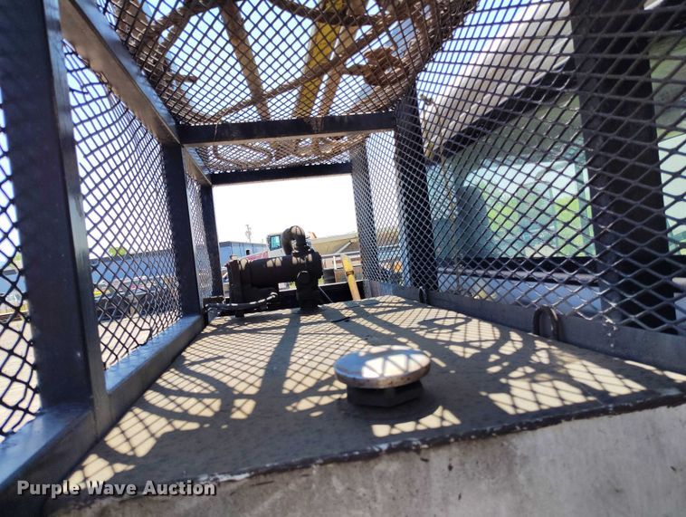 image for item DP4989 2007 Freightliner Business Class M2 flatbed truck