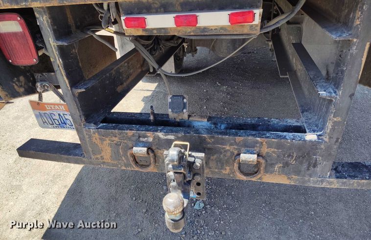 image for item DP4989 2007 Freightliner Business Class M2 flatbed truck