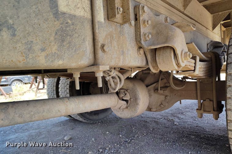 image for item DP4989 2007 Freightliner Business Class M2 flatbed truck