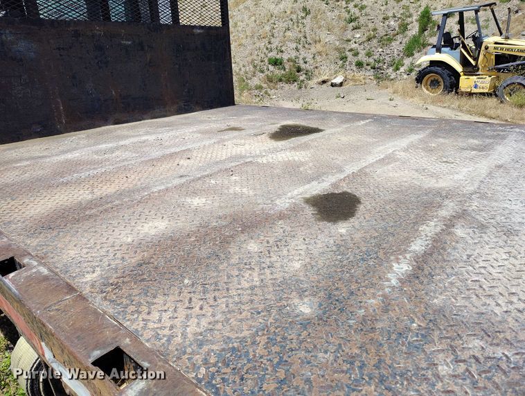 image for item DP4989 2007 Freightliner Business Class M2 flatbed truck