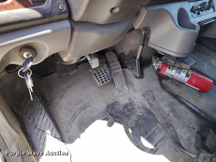 image for item DP4989 2007 Freightliner Business Class M2 flatbed truck