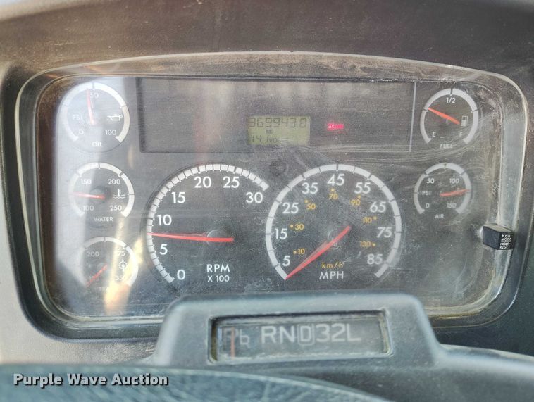 image for item DP4989 2007 Freightliner Business Class M2 flatbed truck