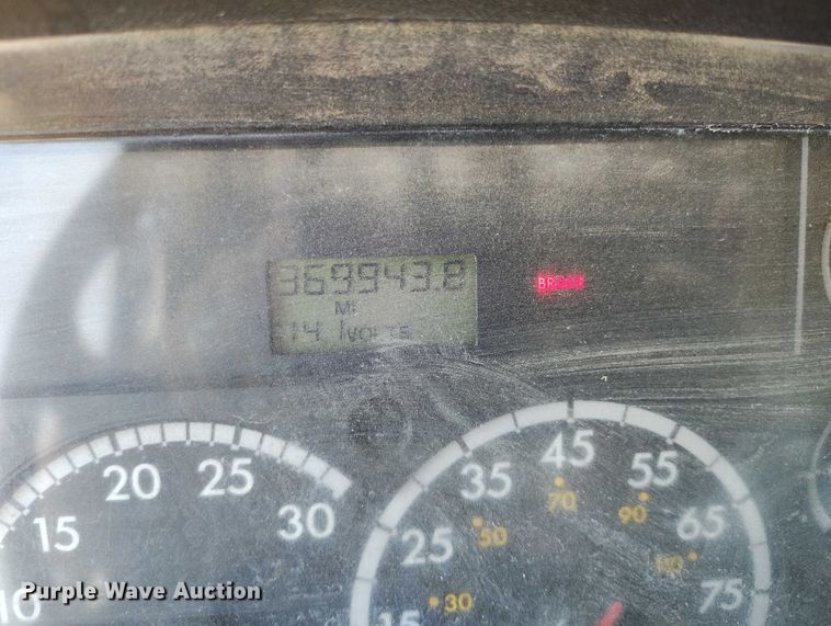 image for item DP4989 2007 Freightliner Business Class M2 flatbed truck