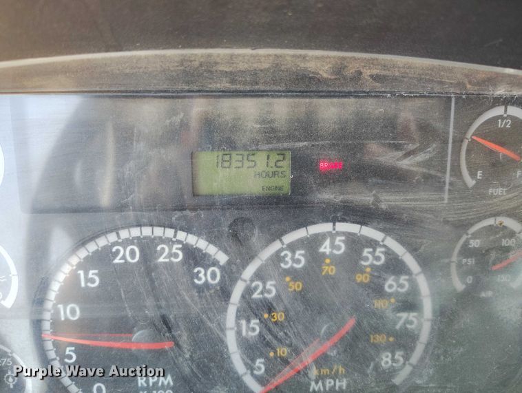 image for item DP4989 2007 Freightliner Business Class M2 flatbed truck