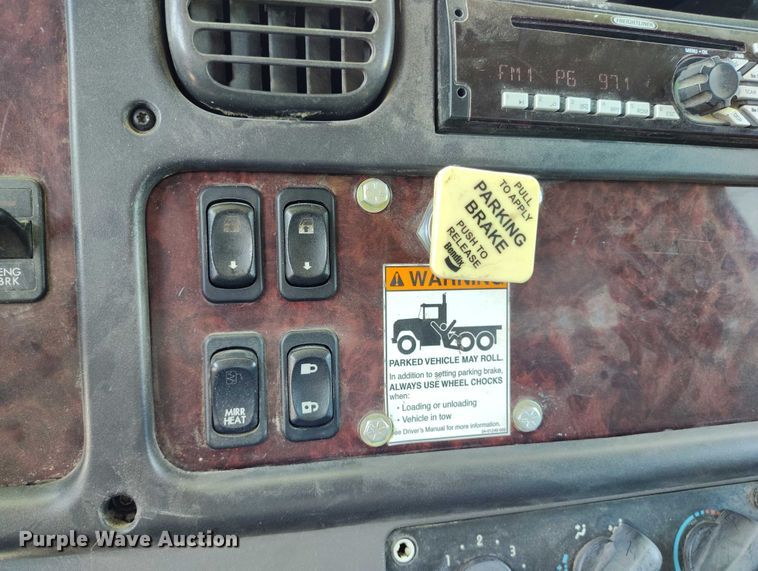 image for item DP4989 2007 Freightliner Business Class M2 flatbed truck