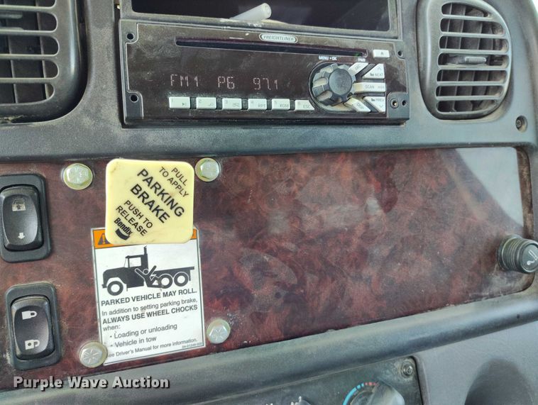 image for item DP4989 2007 Freightliner Business Class M2 flatbed truck