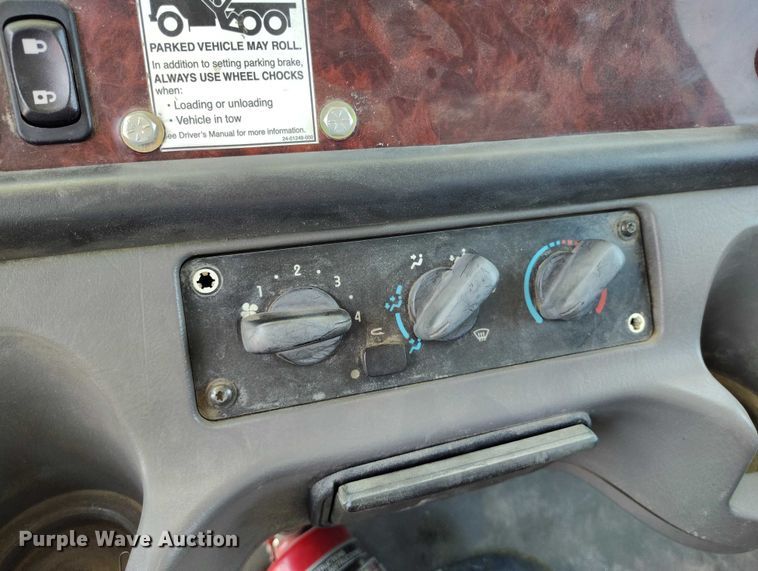 image for item DP4989 2007 Freightliner Business Class M2 flatbed truck