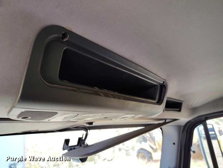 image for item DP4989 2007 Freightliner Business Class M2 flatbed truck