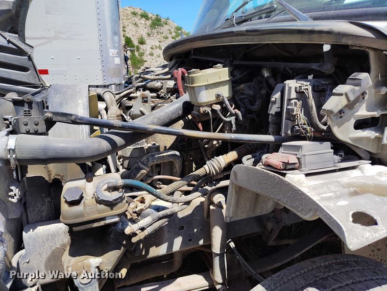 image for item DP4989 2007 Freightliner Business Class M2 flatbed truck