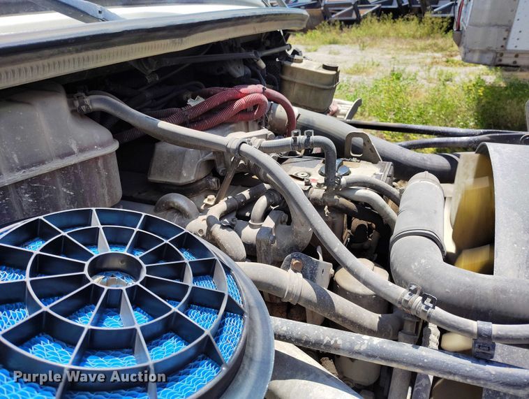 image for item DP4989 2007 Freightliner Business Class M2 flatbed truck