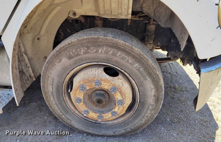 image for item DP4989 2007 Freightliner Business Class M2 flatbed truck