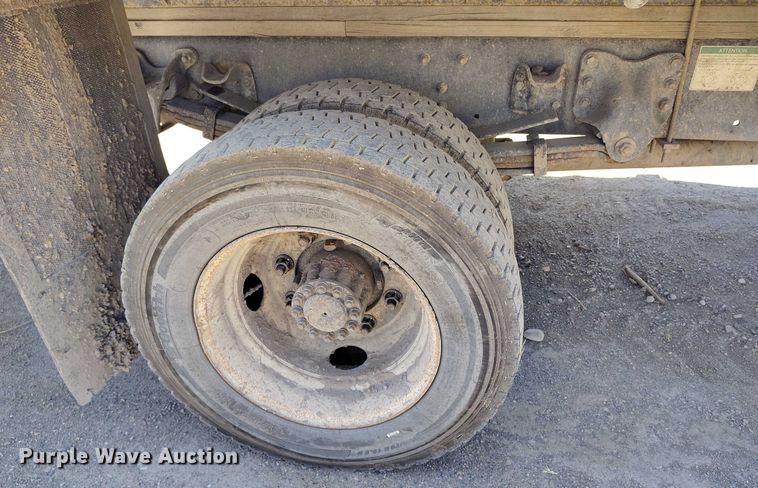 image for item DP4989 2007 Freightliner Business Class M2 flatbed truck