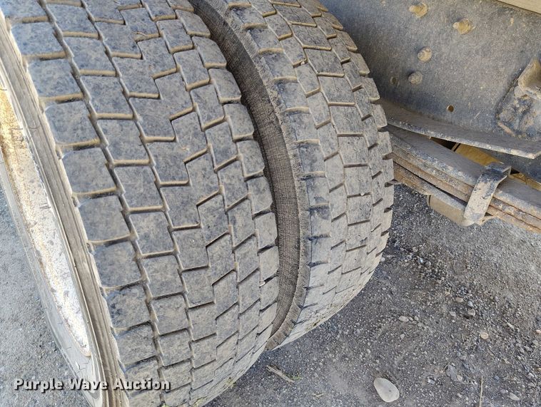 image for item DP4989 2007 Freightliner Business Class M2 flatbed truck