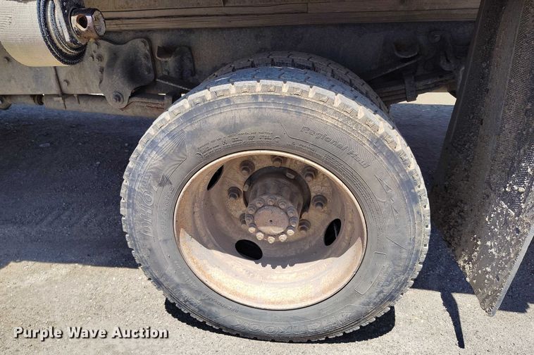 image for item DP4989 2007 Freightliner Business Class M2 flatbed truck