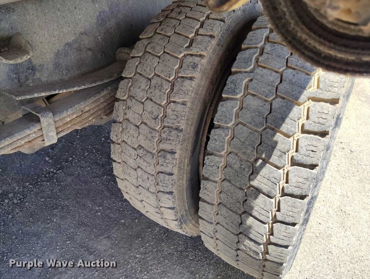 image for item DP4989 2007 Freightliner Business Class M2 flatbed truck