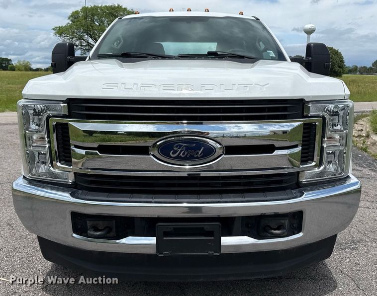 image for item DS3741 2019 Ford F350 Super Duty XL Crew Cab pickup truck