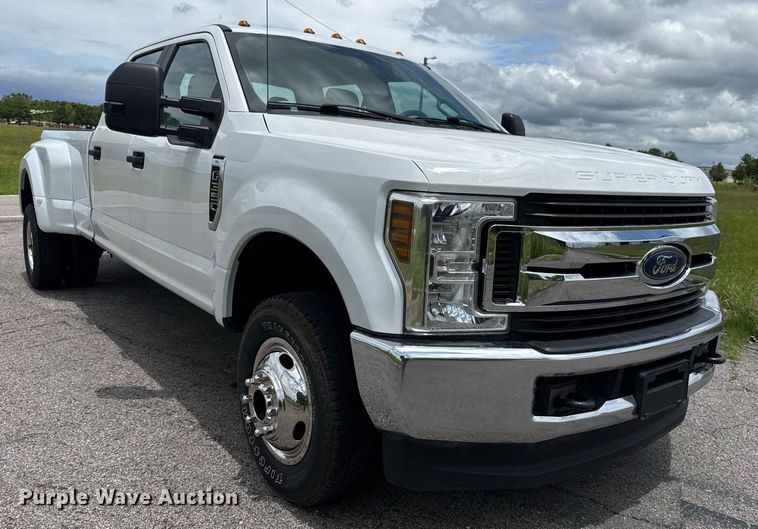 image for item DS3741 2019 Ford F350 Super Duty XL Crew Cab pickup truck