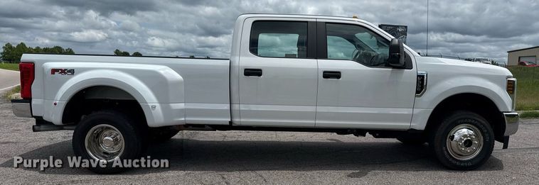 image for item DS3741 2019 Ford F350 Super Duty XL Crew Cab pickup truck