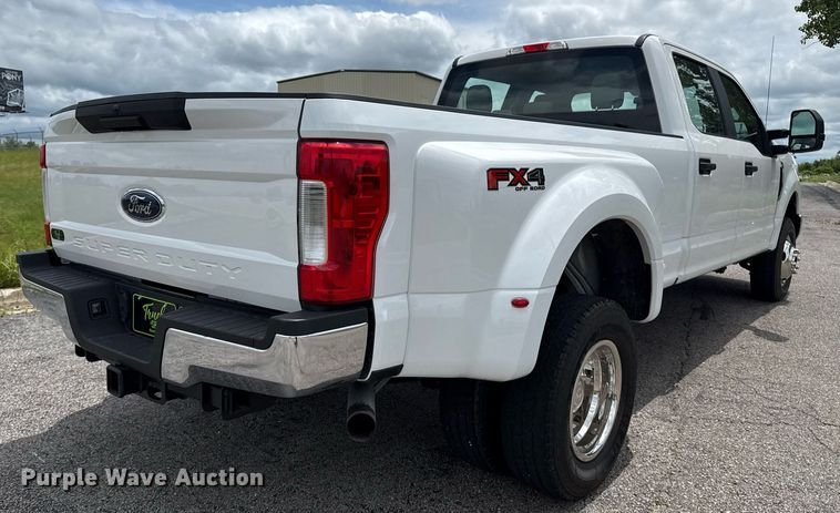 image for item DS3741 2019 Ford F350 Super Duty XL Crew Cab pickup truck