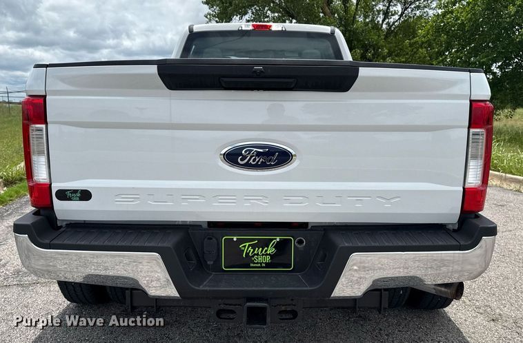 image for item DS3741 2019 Ford F350 Super Duty XL Crew Cab pickup truck