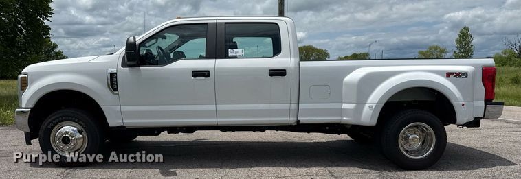 image for item DS3741 2019 Ford F350 Super Duty XL Crew Cab pickup truck