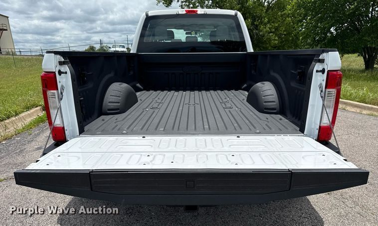 image for item DS3741 2019 Ford F350 Super Duty XL Crew Cab pickup truck
