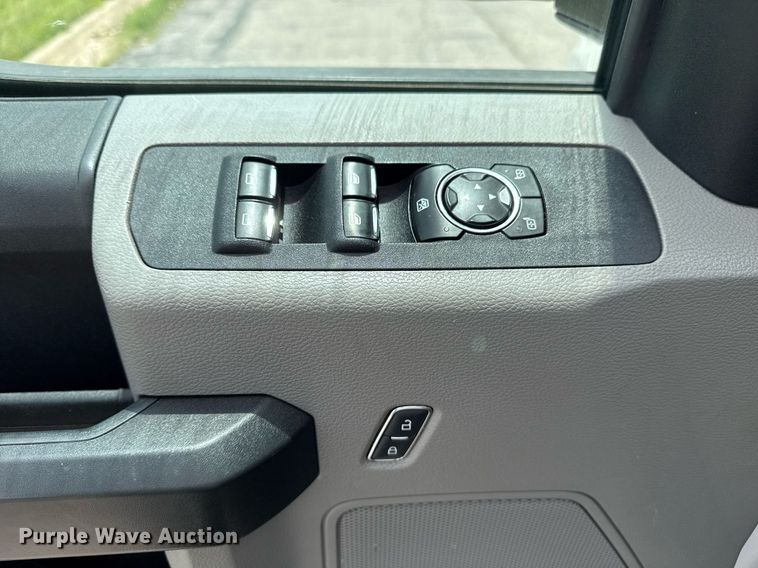 image for item DS3741 2019 Ford F350 Super Duty XL Crew Cab pickup truck