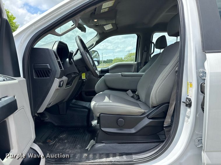 image for item DS3741 2019 Ford F350 Super Duty XL Crew Cab pickup truck