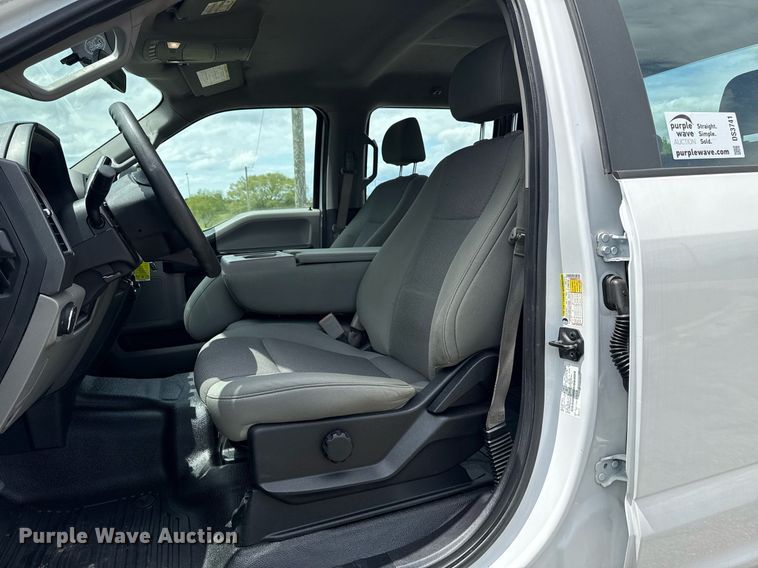 image for item DS3741 2019 Ford F350 Super Duty XL Crew Cab pickup truck