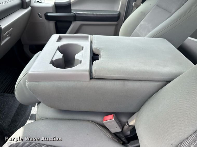 image for item DS3741 2019 Ford F350 Super Duty XL Crew Cab pickup truck