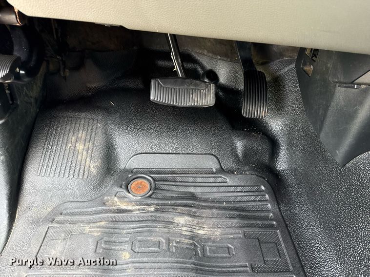 image for item DS3741 2019 Ford F350 Super Duty XL Crew Cab pickup truck