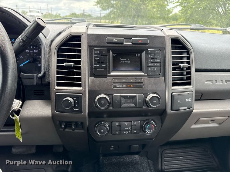 image for item DS3741 2019 Ford F350 Super Duty XL Crew Cab pickup truck