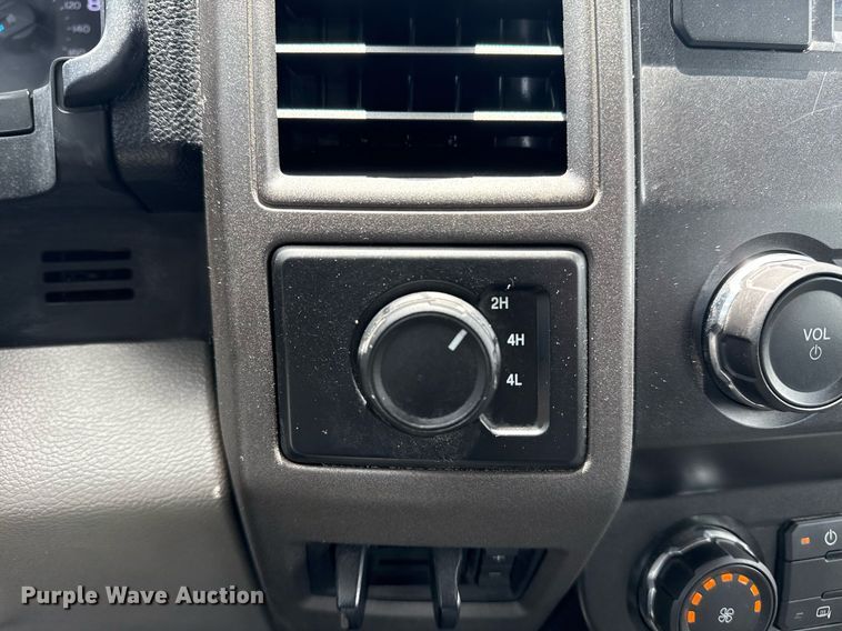 image for item DS3741 2019 Ford F350 Super Duty XL Crew Cab pickup truck