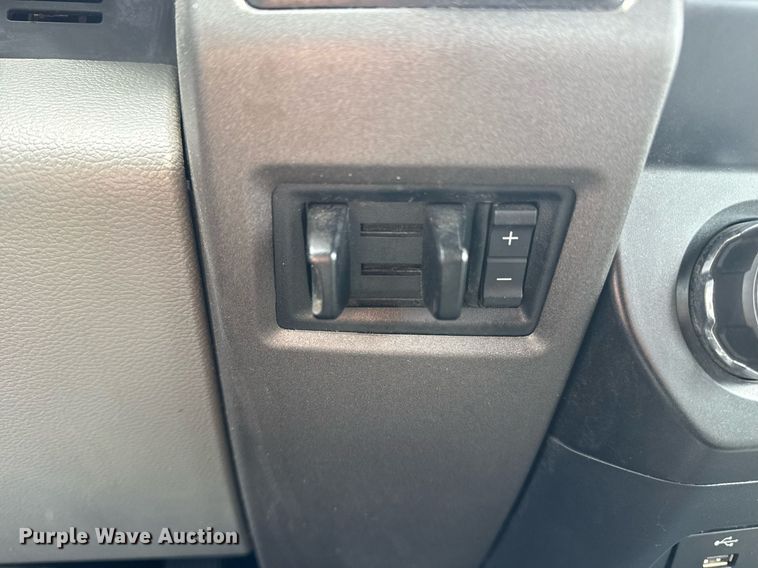 image for item DS3741 2019 Ford F350 Super Duty XL Crew Cab pickup truck