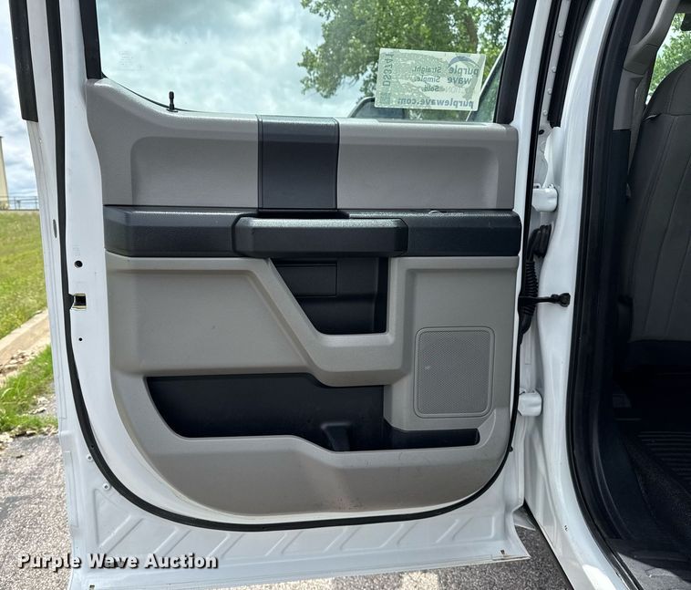 image for item DS3741 2019 Ford F350 Super Duty XL Crew Cab pickup truck