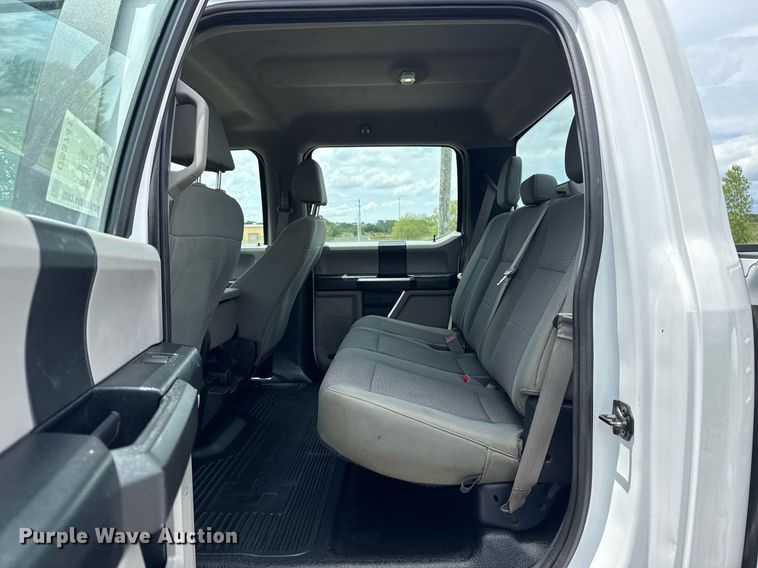 image for item DS3741 2019 Ford F350 Super Duty XL Crew Cab pickup truck