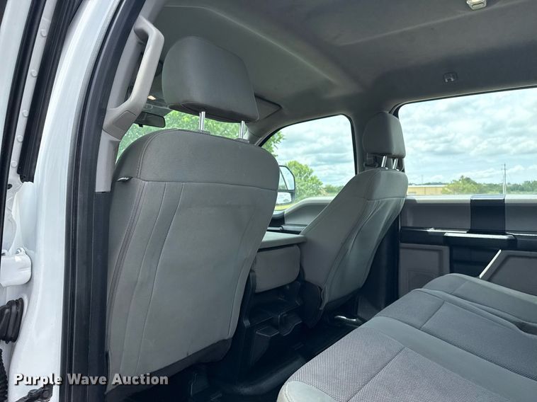 image for item DS3741 2019 Ford F350 Super Duty XL Crew Cab pickup truck