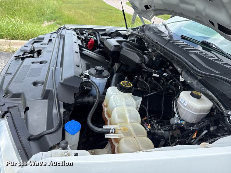 image for item DS3741 2019 Ford F350 Super Duty XL Crew Cab pickup truck