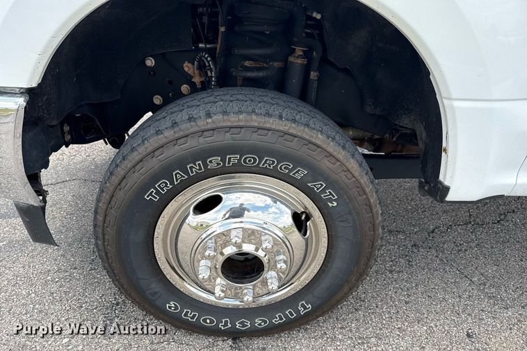 image for item DS3741 2019 Ford F350 Super Duty XL Crew Cab pickup truck