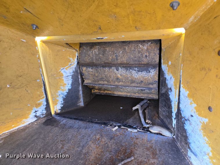 image for item DT4903 2012 Vermeer BC1000XL wood chipper