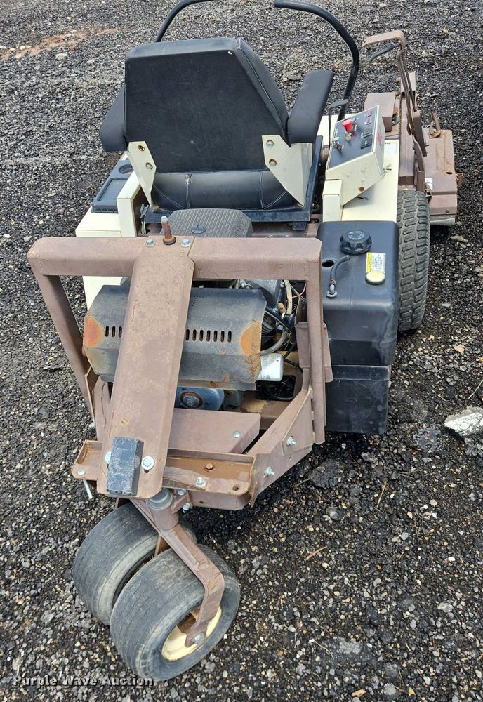 image for item DT4912 1997 Grasshopper 725k ZTR lawn mower