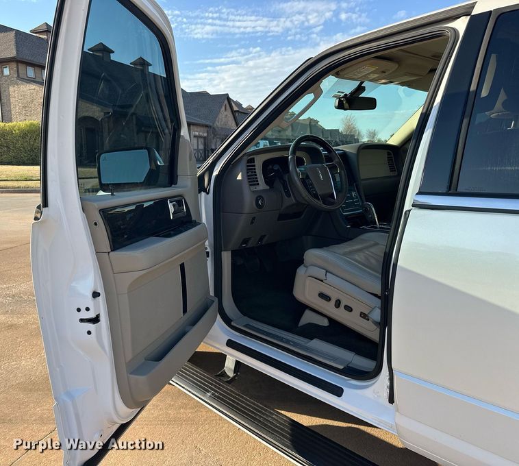 image for item DT6614 2017 Lincoln Navigator SUV
