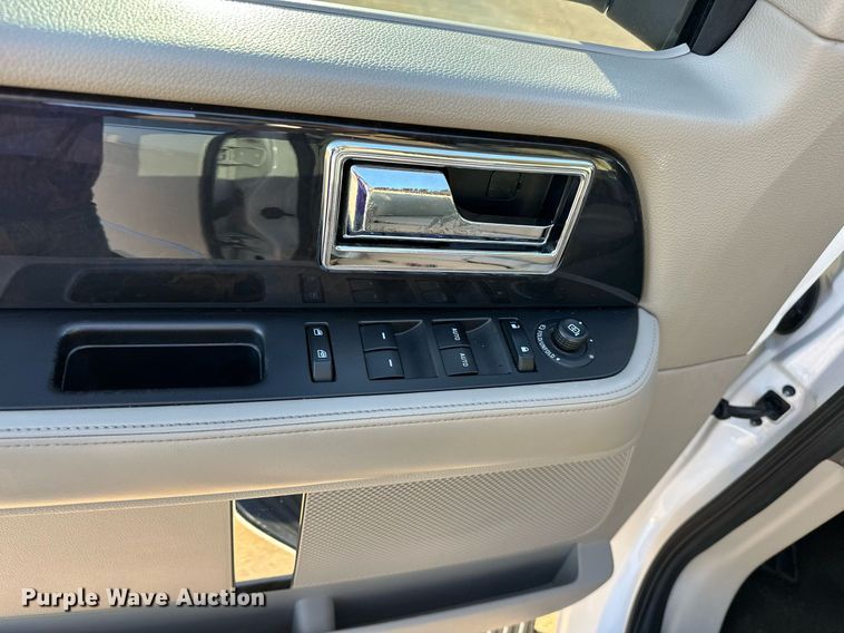 image for item DT6614 2017 Lincoln Navigator SUV