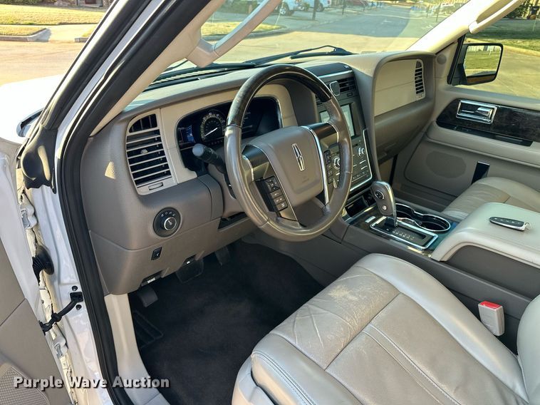 image for item DT6614 2017 Lincoln Navigator SUV