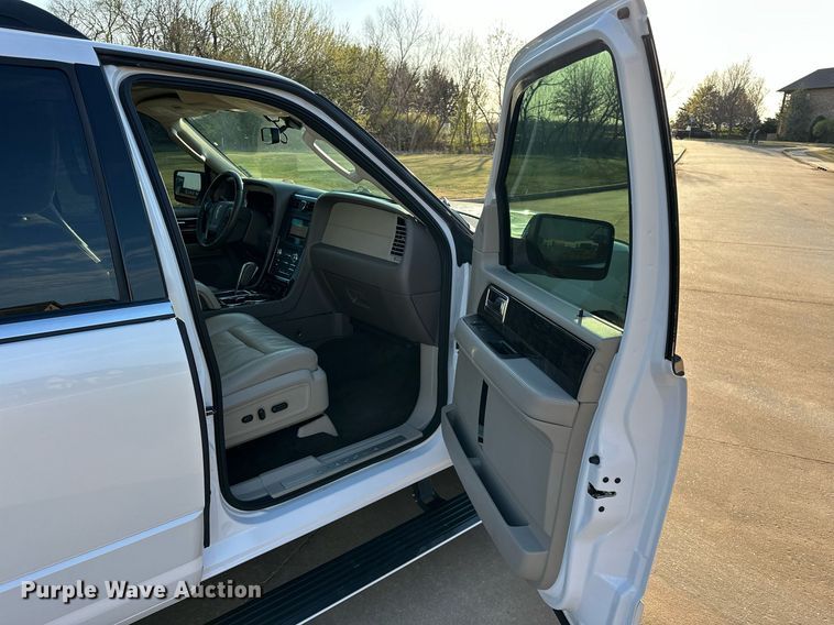 image for item DT6614 2017 Lincoln Navigator SUV
