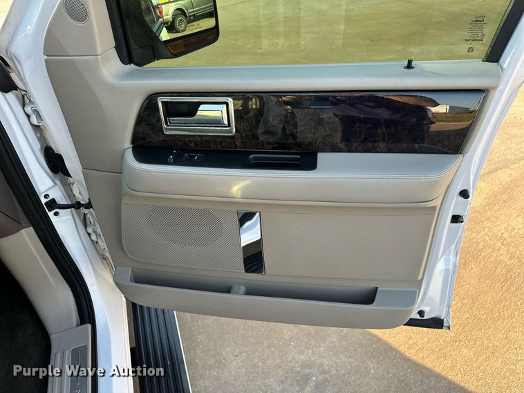 image for item DT6614 2017 Lincoln Navigator SUV