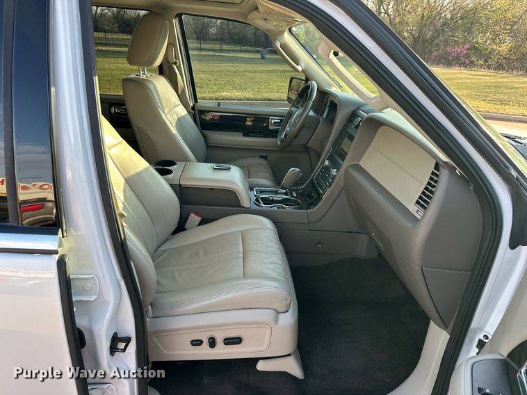 image for item DT6614 2017 Lincoln Navigator SUV