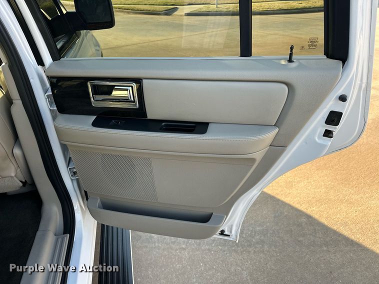 image for item DT6614 2017 Lincoln Navigator SUV