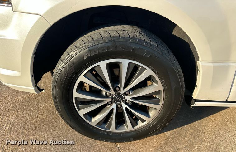 image for item DT6614 2017 Lincoln Navigator SUV