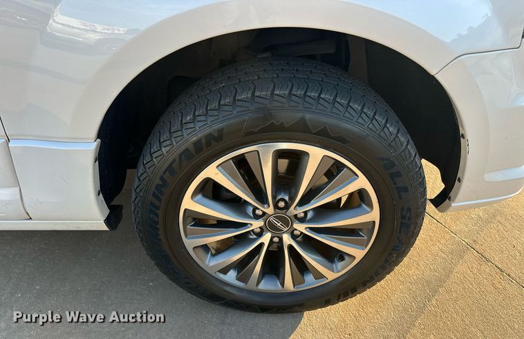 image for item DT6614 2017 Lincoln Navigator SUV